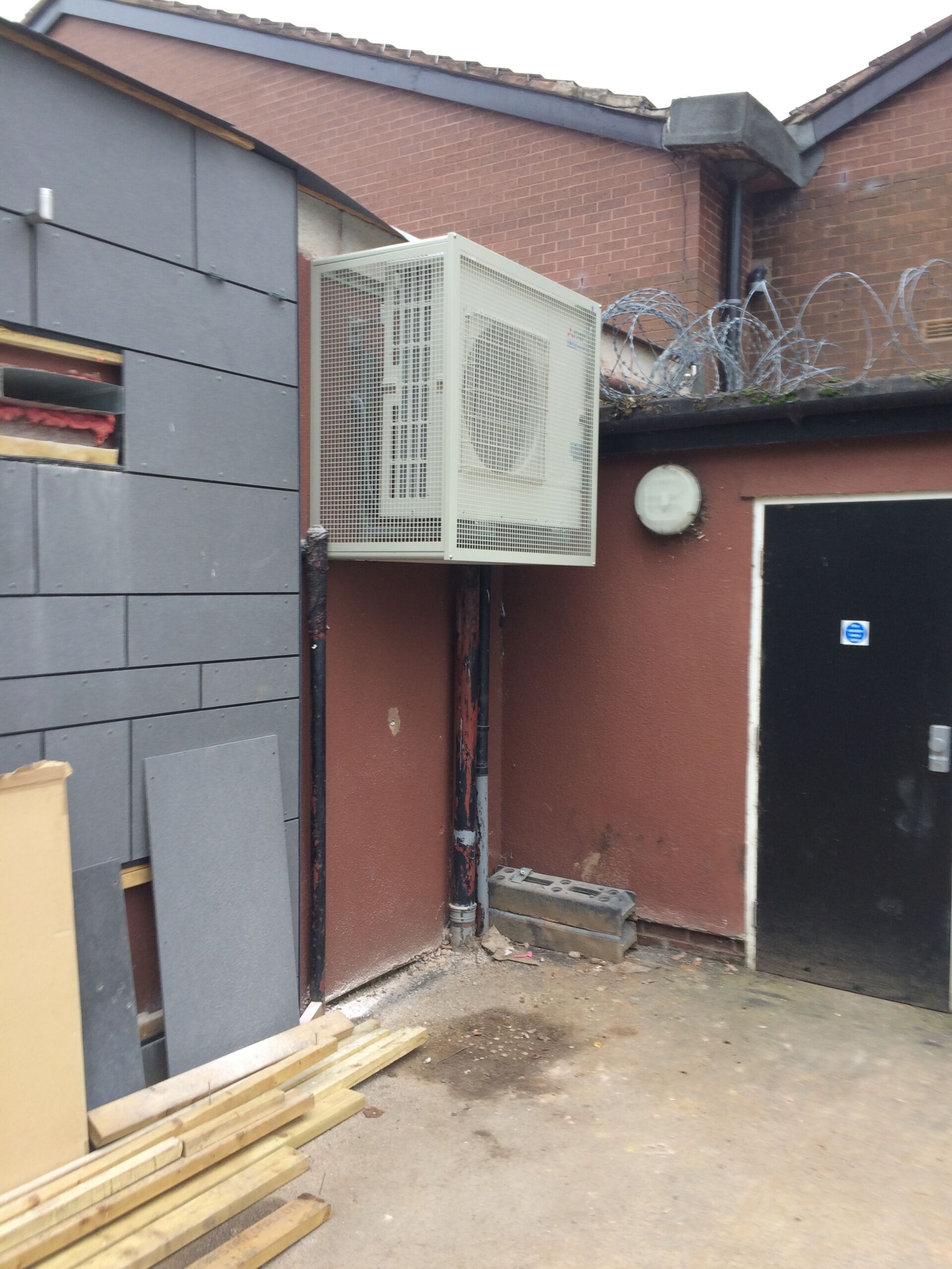 External picture of an airconditioning unit installed on a wall